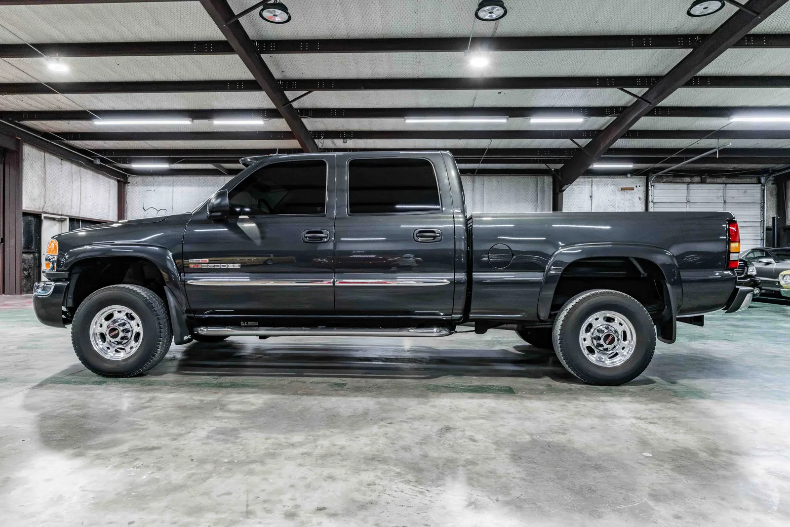  2004-GMC-Sierra-2500HD-Dark-Spiral-Gray-Metallic-184479-34.jpg